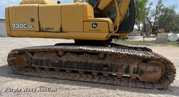 image for item MS9760 2002 John Deere 230CLC  excavator