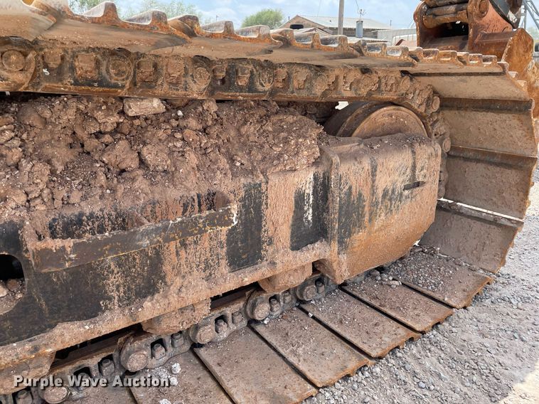 image for item MS9760 2002 John Deere 230CLC  excavator