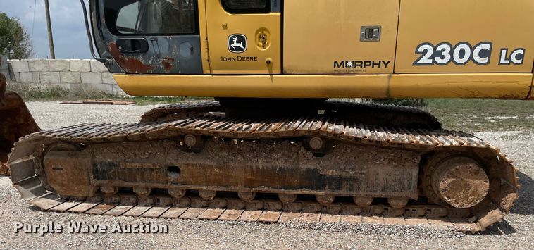 image for item MS9760 2002 John Deere 230CLC  excavator