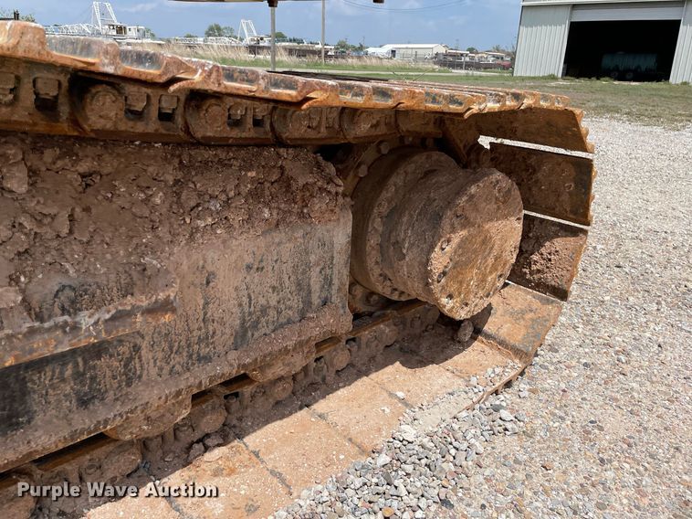 image for item MS9760 2002 John Deere 230CLC  excavator