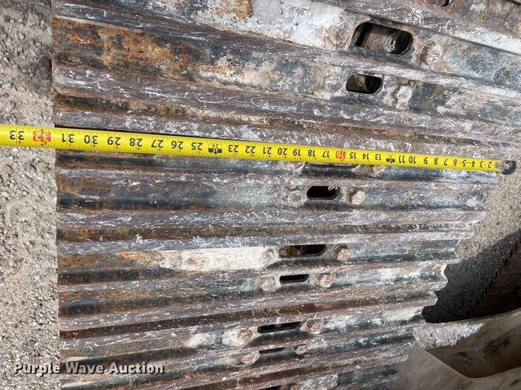 image for item MS9760 2002 John Deere 230CLC  excavator