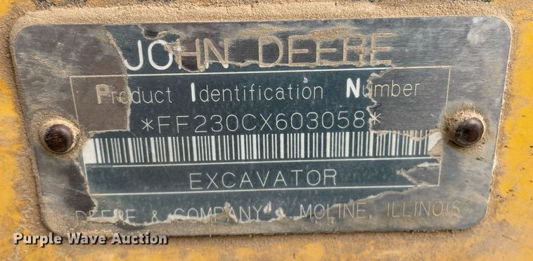 image for item MS9760 2002 John Deere 230CLC  excavator