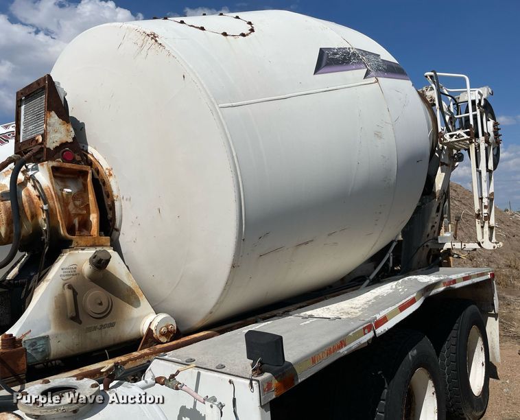 image for item MS9779 2005 Peterbilt 357  ready mix truck