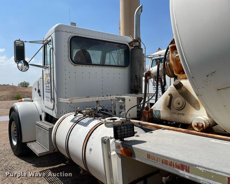 image for item MS9779 2005 Peterbilt 357  ready mix truck