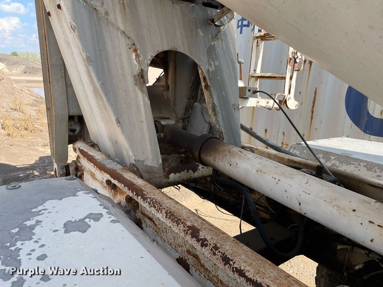 image for item MS9779 2005 Peterbilt 357  ready mix truck