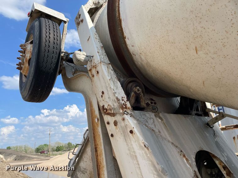 image for item MS9779 2005 Peterbilt 357  ready mix truck