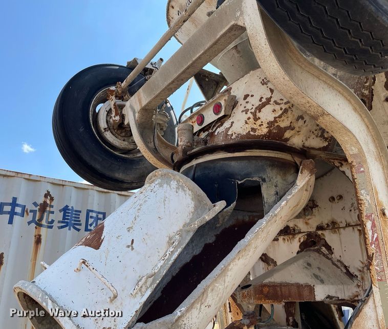 image for item MS9779 2005 Peterbilt 357  ready mix truck