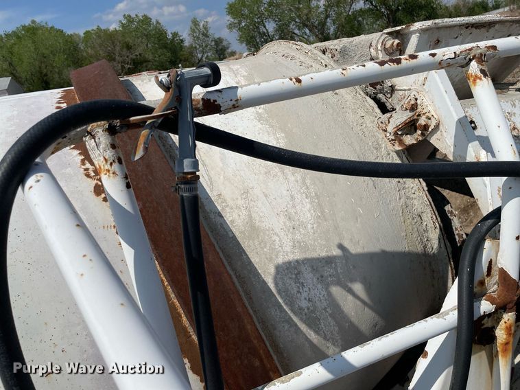 image for item MS9779 2005 Peterbilt 357  ready mix truck