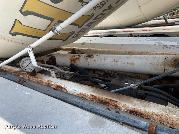 image for item MS9779 2005 Peterbilt 357  ready mix truck