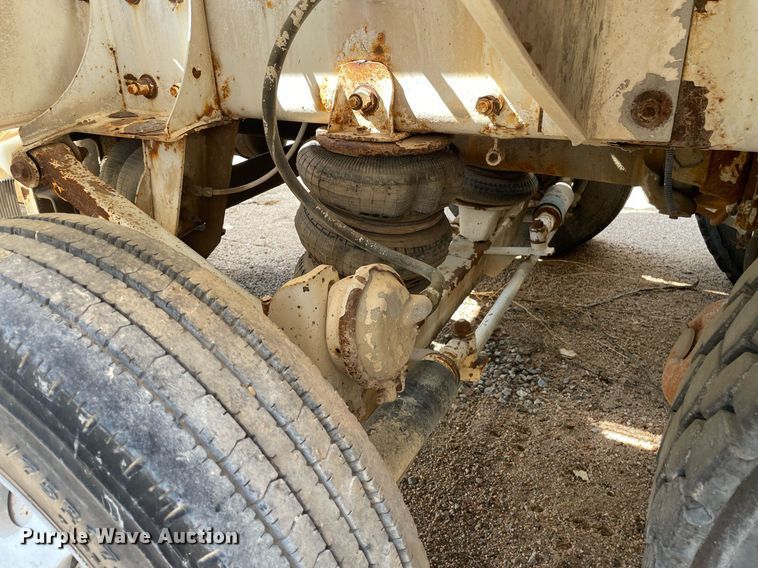 image for item MS9779 2005 Peterbilt 357  ready mix truck