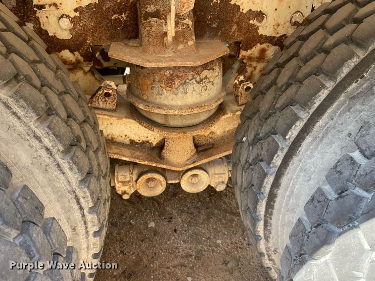 image for item MS9779 2005 Peterbilt 357  ready mix truck