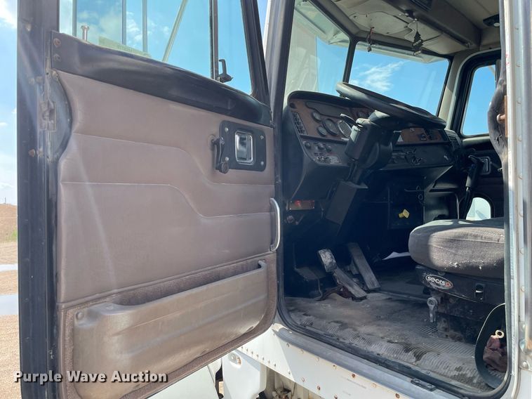 image for item MS9779 2005 Peterbilt 357  ready mix truck