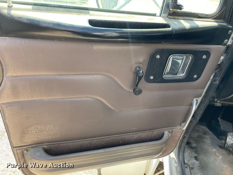 image for item MS9779 2005 Peterbilt 357  ready mix truck