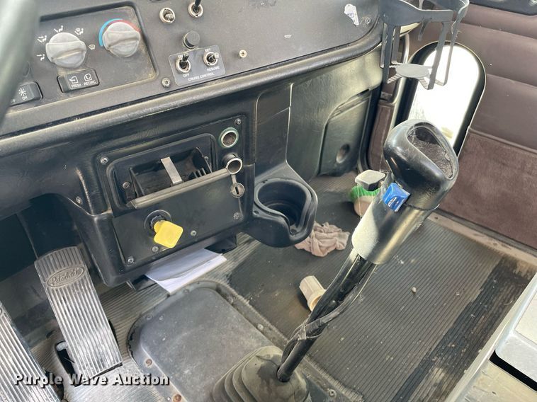 image for item MS9779 2005 Peterbilt 357  ready mix truck