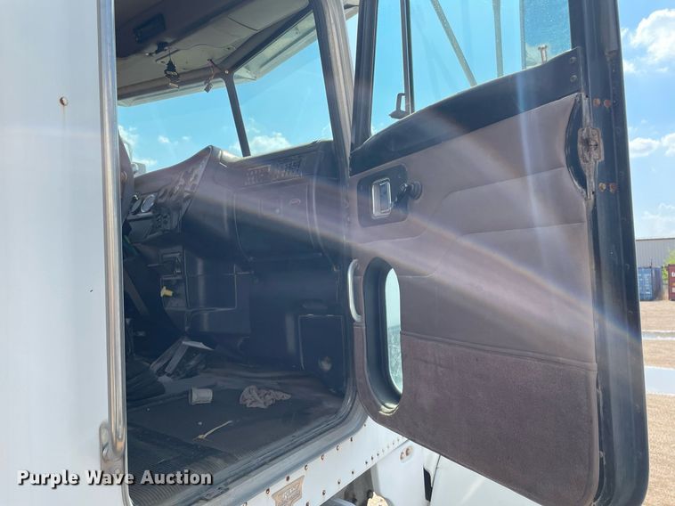 image for item MS9779 2005 Peterbilt 357  ready mix truck