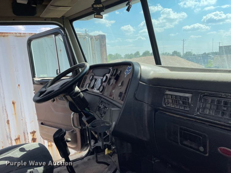 image for item MS9779 2005 Peterbilt 357  ready mix truck