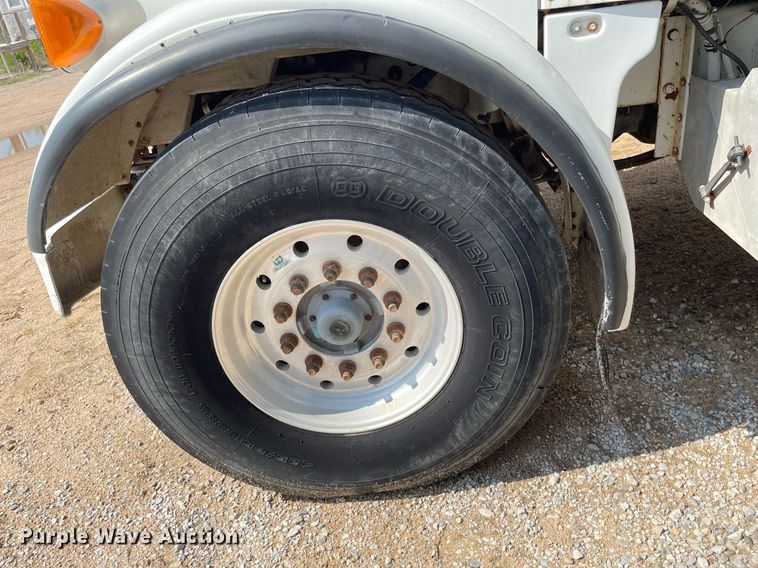 image for item MS9779 2005 Peterbilt 357  ready mix truck