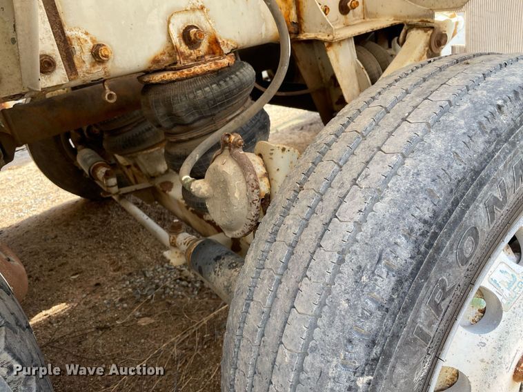 image for item MS9779 2005 Peterbilt 357  ready mix truck