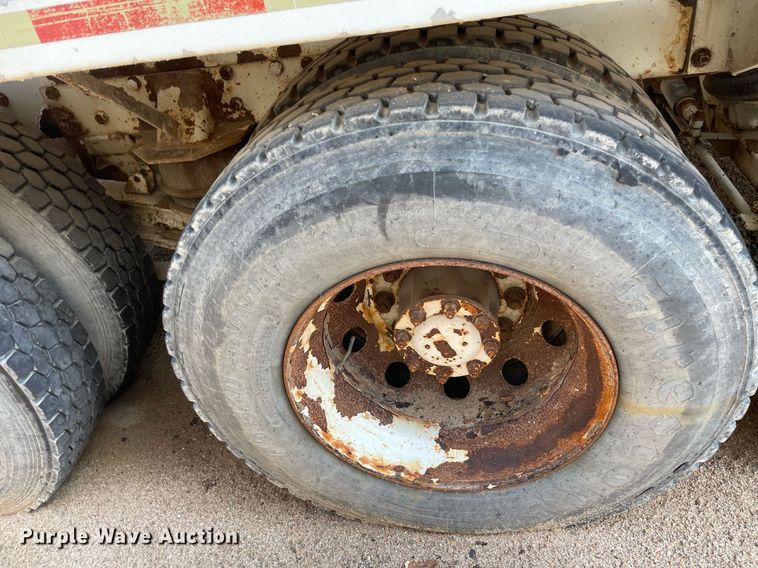 image for item MS9779 2005 Peterbilt 357  ready mix truck