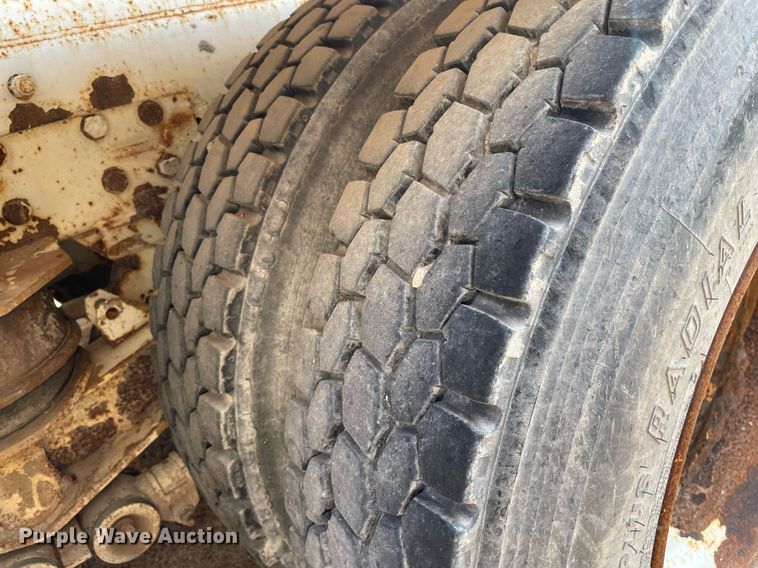 image for item MS9779 2005 Peterbilt 357  ready mix truck