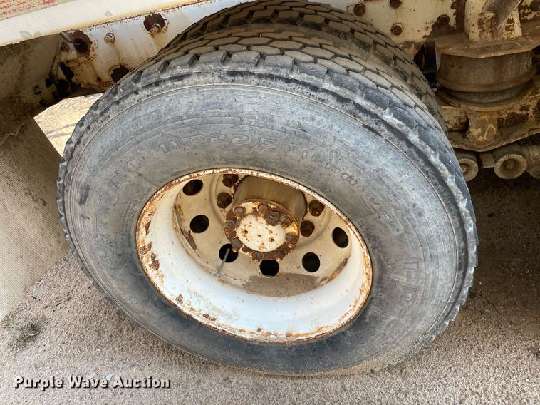 image for item MS9779 2005 Peterbilt 357  ready mix truck