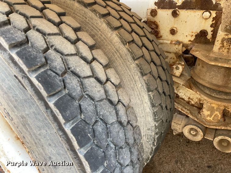 image for item MS9779 2005 Peterbilt 357  ready mix truck