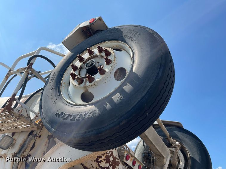 image for item MS9779 2005 Peterbilt 357  ready mix truck