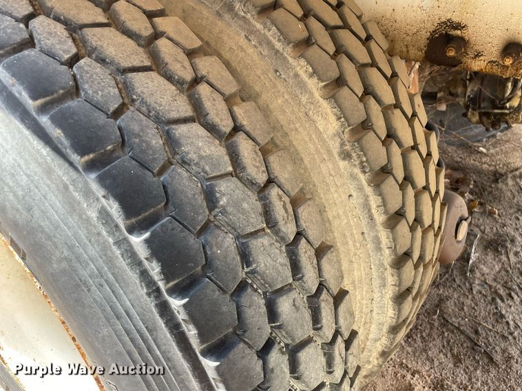 image for item MS9779 2005 Peterbilt 357  ready mix truck