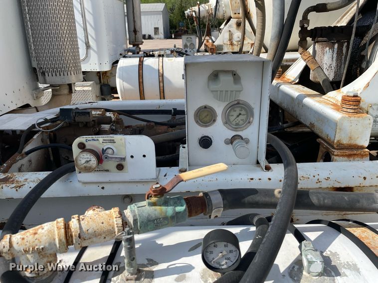 image for item MS9780 2005 Peterbilt 357  ready mix truck