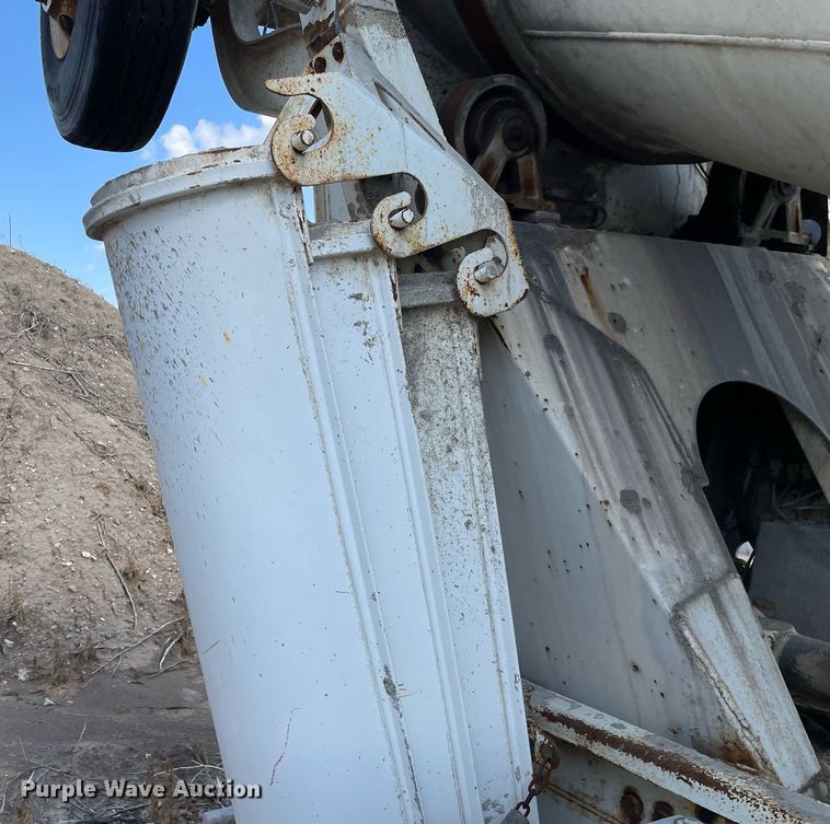 image for item MS9780 2005 Peterbilt 357  ready mix truck