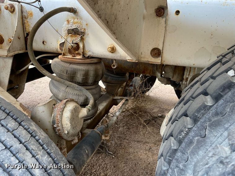 image for item MS9780 2005 Peterbilt 357  ready mix truck