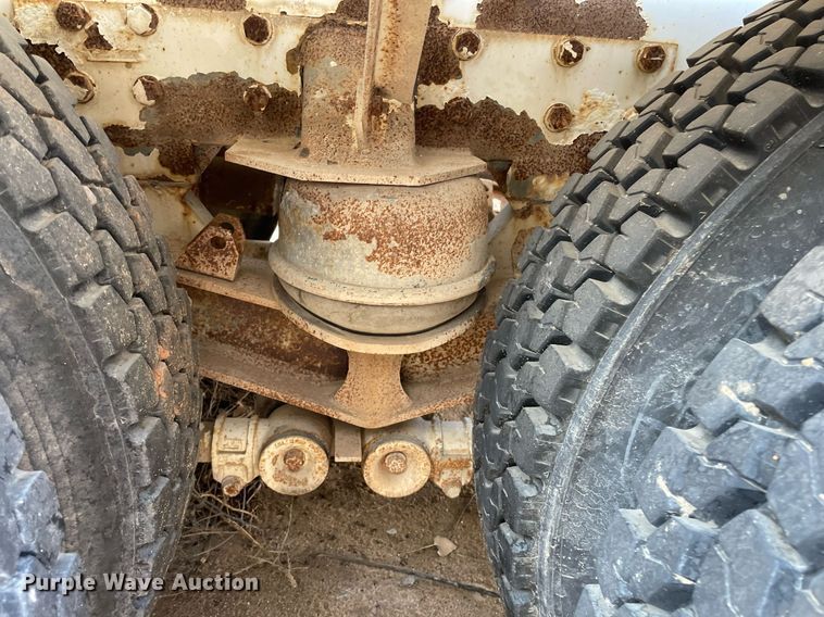 image for item MS9780 2005 Peterbilt 357  ready mix truck