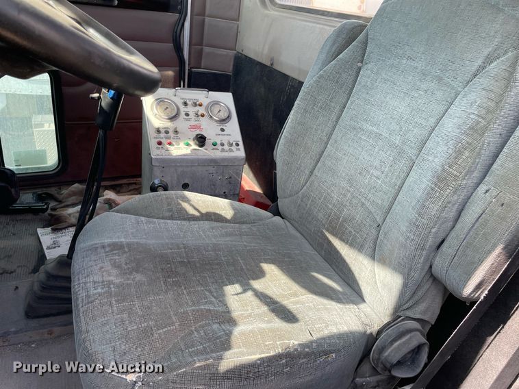 image for item MS9780 2005 Peterbilt 357  ready mix truck