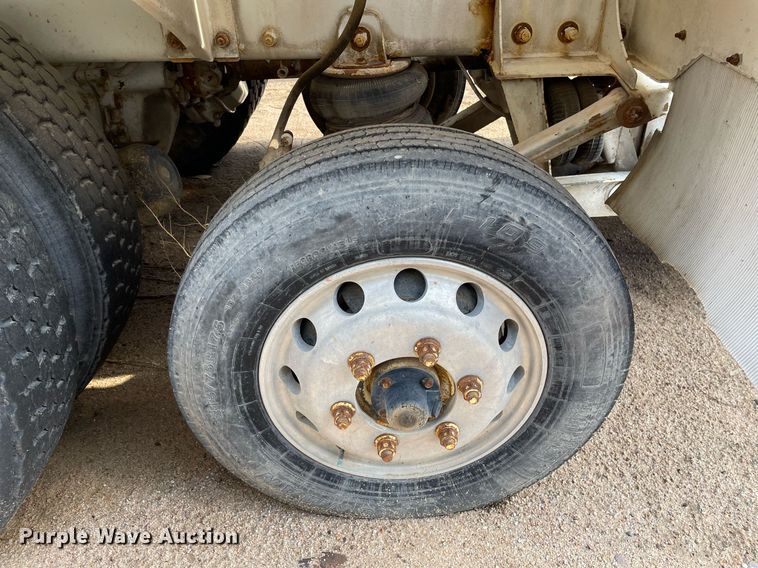 image for item MS9780 2005 Peterbilt 357  ready mix truck