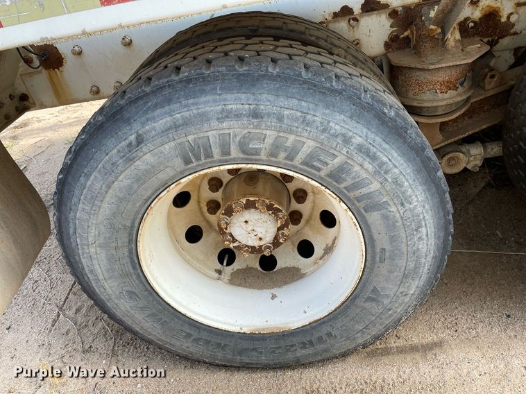 image for item MS9780 2005 Peterbilt 357  ready mix truck