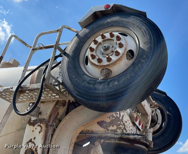 image for item MS9780 2005 Peterbilt 357  ready mix truck