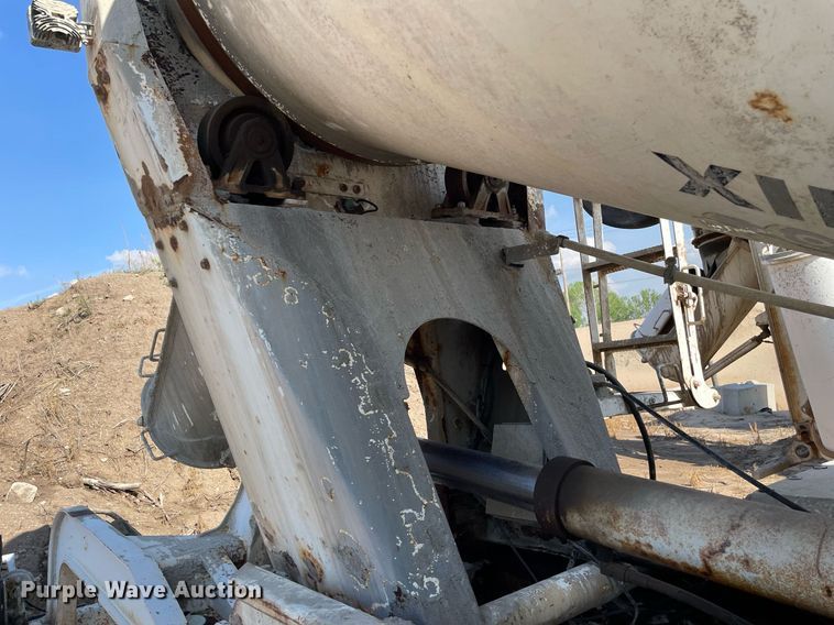 image for item MS9781 2004 Peterbilt 357  ready mix truck