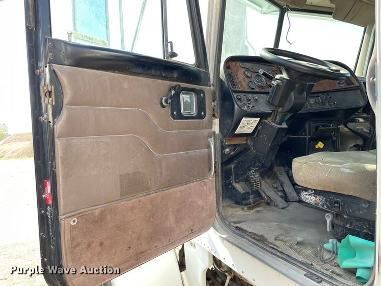 image for item MS9781 2004 Peterbilt 357  ready mix truck