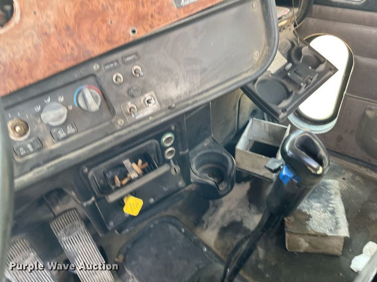 image for item MS9781 2004 Peterbilt 357  ready mix truck