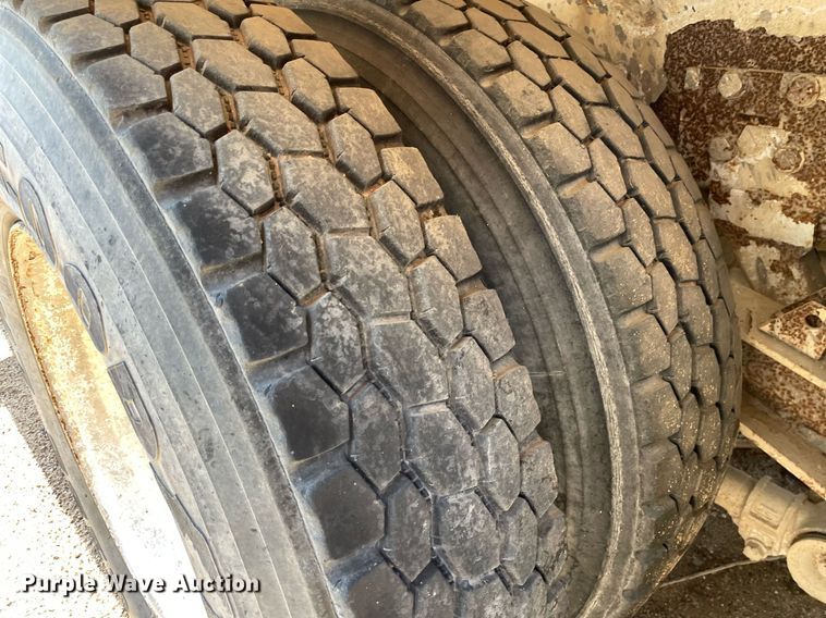 image for item MS9781 2004 Peterbilt 357  ready mix truck