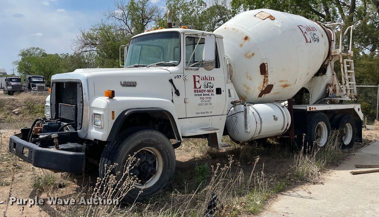 image for item MS9782 1992 Ford L8000  ready mix truck