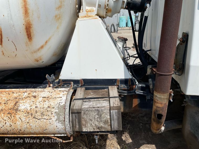 image for item MS9782 1992 Ford L8000  ready mix truck