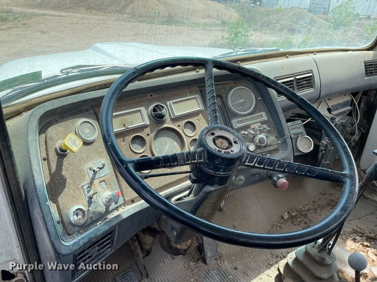 image for item MS9782 1992 Ford L8000  ready mix truck