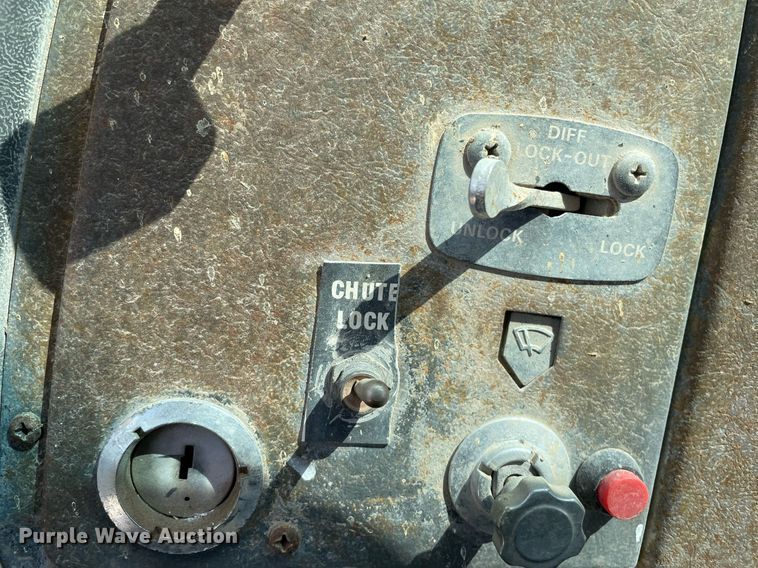 image for item MS9782 1992 Ford L8000  ready mix truck