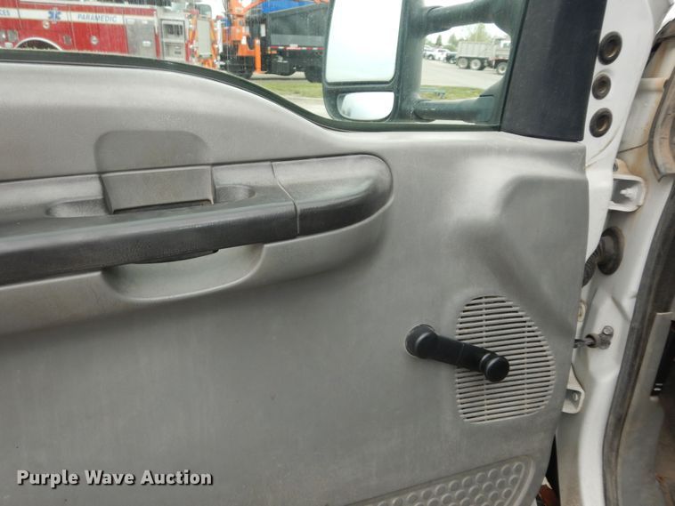 image for item DK1855 2006 Ford F350 Super Duty XL  dump bed pickup truck