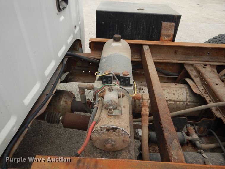 image for item DK1855 2006 Ford F350 Super Duty XL  dump bed pickup truck