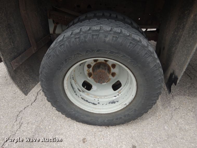 image for item DK1855 2006 Ford F350 Super Duty XL  dump bed pickup truck