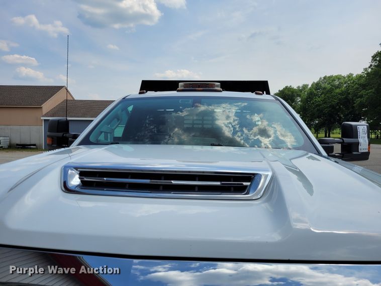 image for item DK1859 2017 Chevrolet Silverado 3500HD  dump flatbed pickup truck