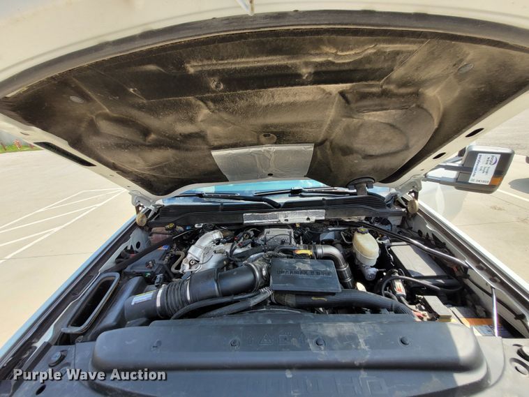 image for item DK1859 2017 Chevrolet Silverado 3500HD  dump flatbed pickup truck