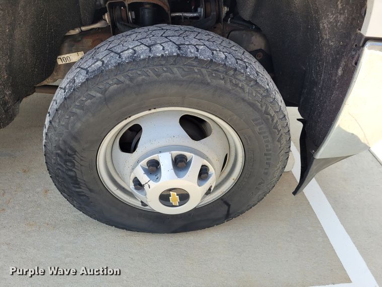 image for item DK1859 2017 Chevrolet Silverado 3500HD  dump flatbed pickup truck